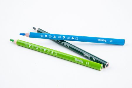 Kredki ołówkowe trójkątne jumbo Mickey Colorino Kids 13 kolorów 12 sztuk z temperówką