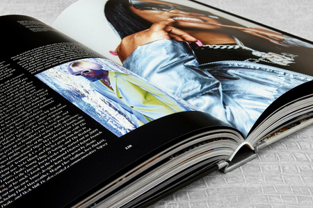 Ice Cold. A Hip-Hop Jewelry History wer. angielska