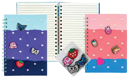 Notatnik z silikonową okładką i zawieszkami 1szt.mix