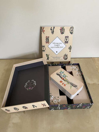Wiktoriański tarot anatomiczny. Współczesny przewodnik czytania tarota z talią kart