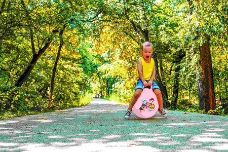 Nadmuchiwana piłka do skakania Paw Patrol 45cm różowa Lexibook BG040PAG