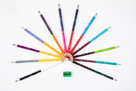 Kredki ołówkowe trójkątne Colorino Kids 24 kolorów 12 sztuk z temperówką  Frozen