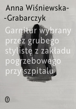 Garnitur wybrany przez grubego stylistę z zakładu pogrzebowego przy szpitalu