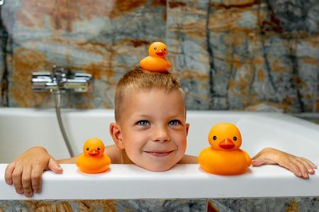 Kaczki do kąpieli z tabletkami barwiącymi wodę