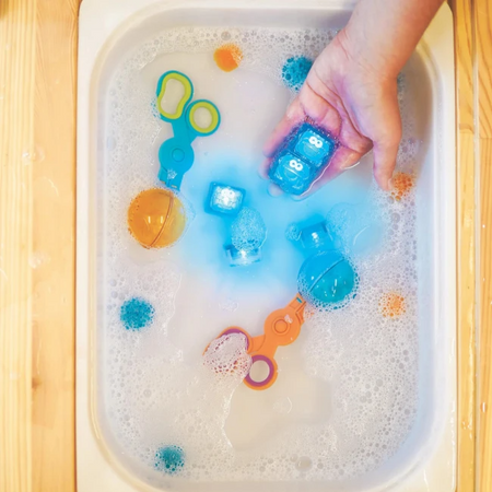 Kostki sensoryczne świecące w wodzie Ciasteczkowy Potwór Ulica Sezamkowa