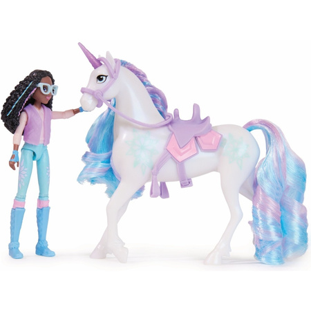 Mała lalka Layla i Śnieżka