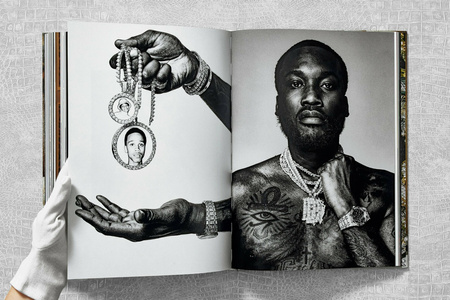 Ice Cold. A Hip-Hop Jewelry History wer. angielska