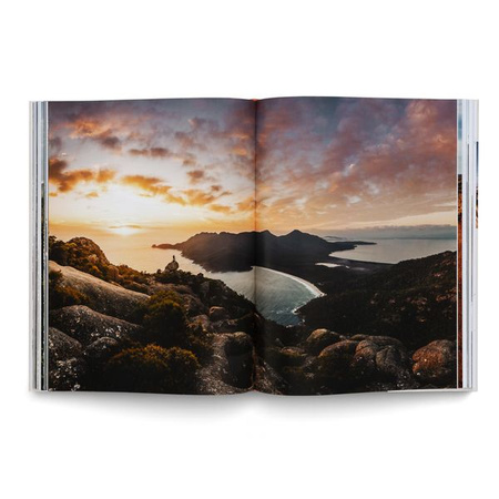 Life on the Road. Around the World on Four Wheels wer. angielska