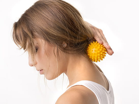 Piłka rehabilitacyjna 5,4 cm żółta